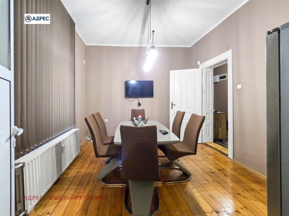 Тристаен апартамент в Плевен, Идеален център - 144 кв.м за 726 €/кв.м - Снимка #1