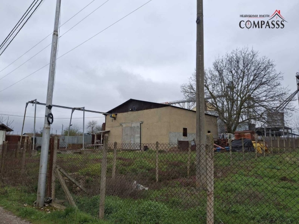 Склад в с. Плачидол, Област Добрич - 1730 кв.м за 75 €/кв.м - Снимка #1