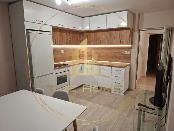 Дава се под наем Тристаен апартамент в Варна, Лятно кино Тракия - 65 кв.м за 598.23 € - Снимка #1