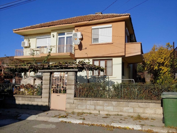 Къща в с. Кошарица, Област Бургас - 350 кв.м за 658 €/кв.м - Снимка #1