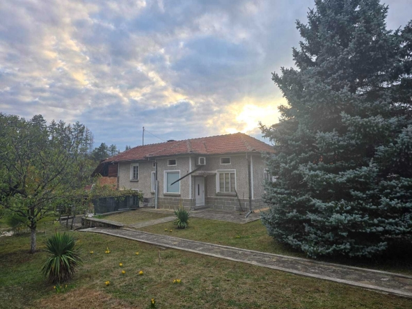 Къща в с. Поповци, Област Габрово - 95 кв.м за 456 €/кв.м - Снимка #1