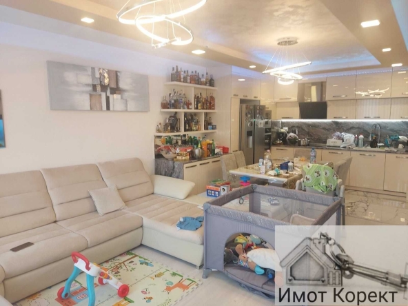 Тристаен апартамент в Асеновград - 87 кв.м за 909 €/кв.м - Снимка #1