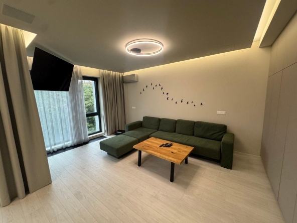 Дава се под наем Тристаен апартамент в София, Лозенец - 123 кв.м за 1425.96 € - Снимка #1