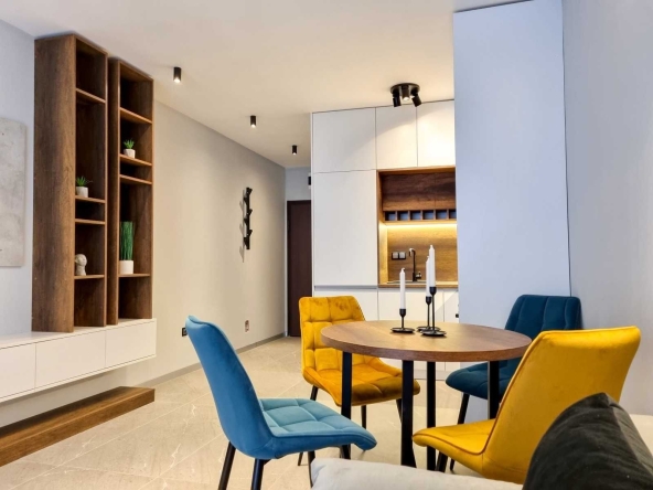 Дава се под наем Двустаен апартамент в София, Център - 58 кв.м за 757.86 € - Снимка #1
