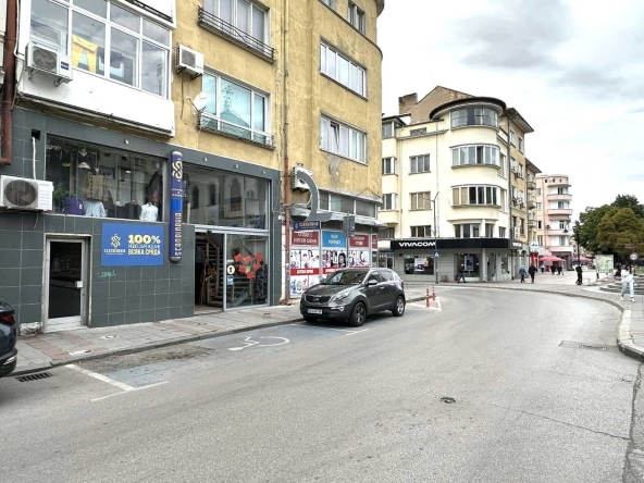 Магазин в Габрово, Център - 960 кв.м за 197 €/кв.м - Снимка #1