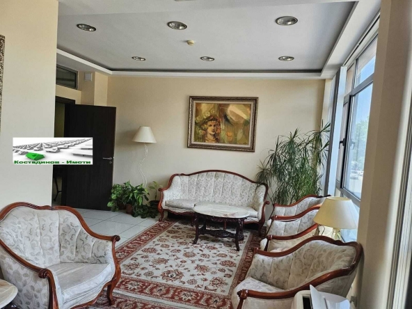 Дава се под наем Офис в Пловдив, Център - 100 кв.м за 648.21 € - Снимка #1