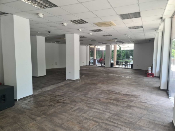 Дава се под наем Офис в Силистра, Запад - 190 кв.м за 1530 € - Снимка #1