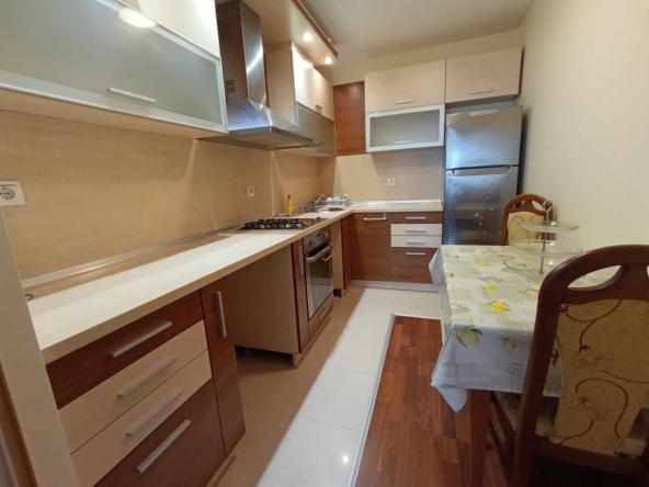 Дава се под наем Тристаен апартамент в Велико Търново, Колю Фичето - 100 кв.м за 398.82 € - Снимка #1