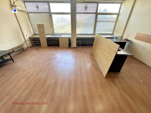 Дава се под наем Офис в Русе, Широк център - 180 кв.м за 550.8 € - Снимка #1