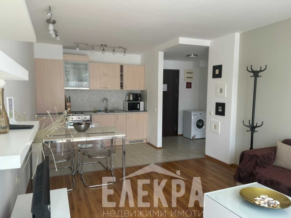 Двустаен апартамент в Варна, Център - 137 кв.м за 343 €/кв.м - Снимка #1