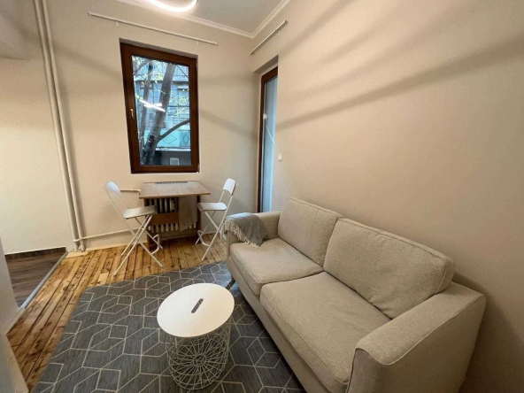 Дава се под наем Двустаен апартамент в София, Център - 60 кв.м за 458.49 € - Снимка #1