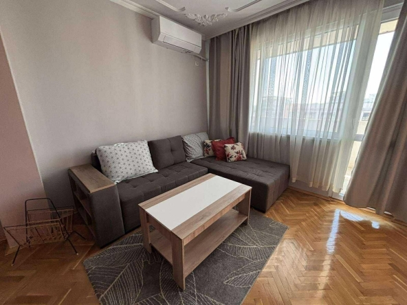 Дава се под наем Четиристаен апартамент в Варна, Център - 100 кв.м за 722.67 € - Снимка #1