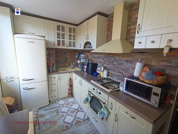 Двустаен апартамент в Русе, Ялта - 77 кв.м за 1137 €/кв.м - Снимка #1