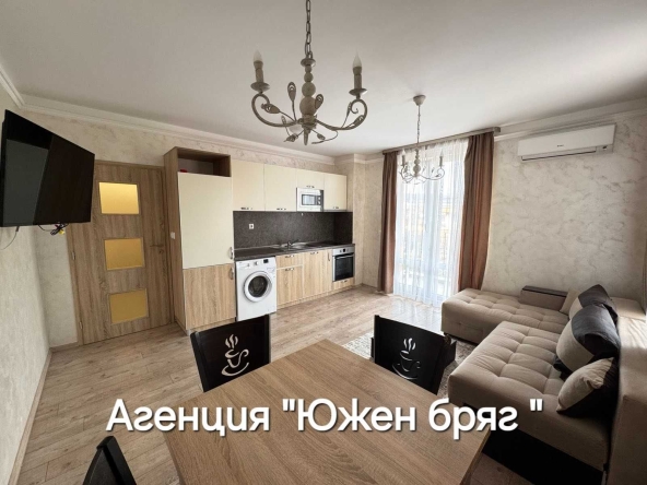Дава се под наем Двустаен апартамент в Шумен, Пазара - 65 кв.м за 433.5 € - Снимка #1