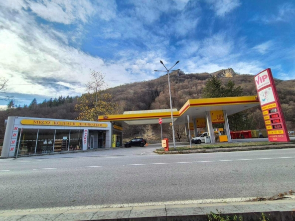 Промишлена сграда в Тетевен - 2192 кв.м за 120 €/кв.м - Снимка #1