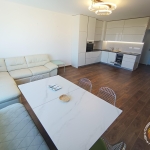 Дава се под наем Тристаен апартамент в Бургас, Славейков - 118 кв.м за 1020 € - Снимка #1