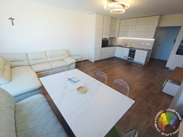 Дава се под наем Тристаен апартамент в Бургас, Славейков - 118 кв.м за 1020 € - Снимка #1