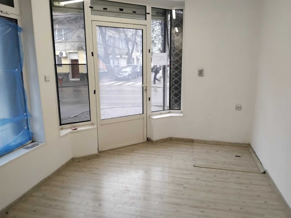 Дава се под наем Магазин в Варна, Автогара - 15 кв.м за 228.99 € - Снимка #1
