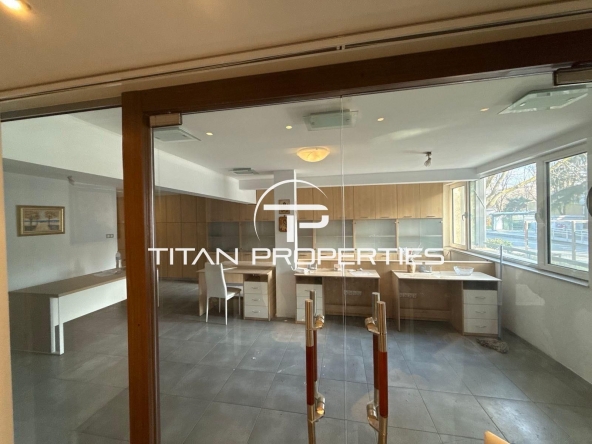 Дава се под наем Офис в Бургас, Център - 150 кв.м за 1994.61 € - Снимка #1