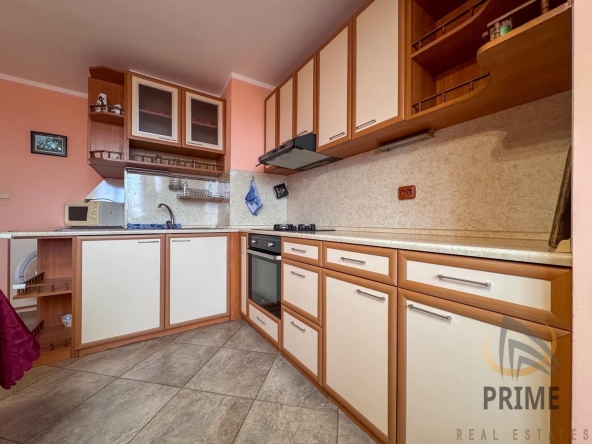 Дава се под наем Тристаен апартамент в Бургас, Изгрев - 100 кв.м за 510 € - Снимка #1