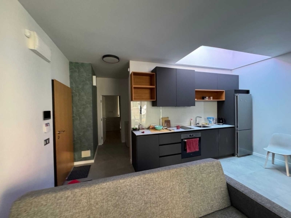 Дава се под наем Двустаен апартамент в София, Зона Б-18 - 65 кв.м за 847.62 € - Снимка #1