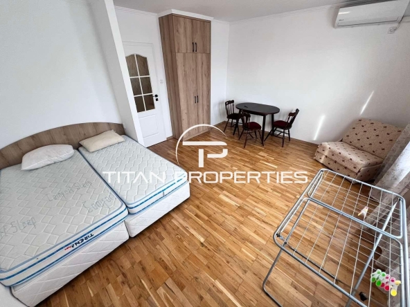 Дава се под наем Едностаен апартамент в Бургас, Център - 35 кв.м за 359.04 € - Снимка #1