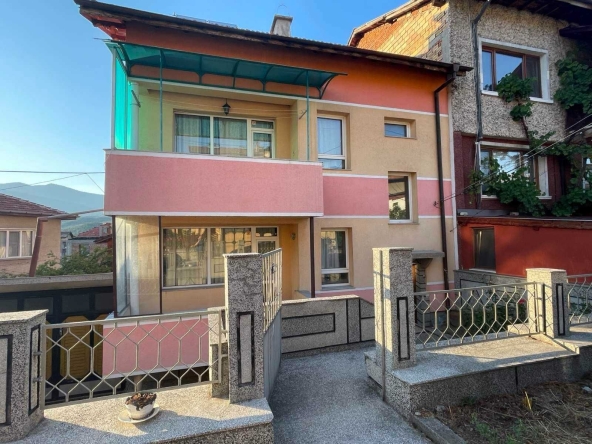 Къща в Велинград - 182 кв.м за 560 €/кв.м - Снимка #1