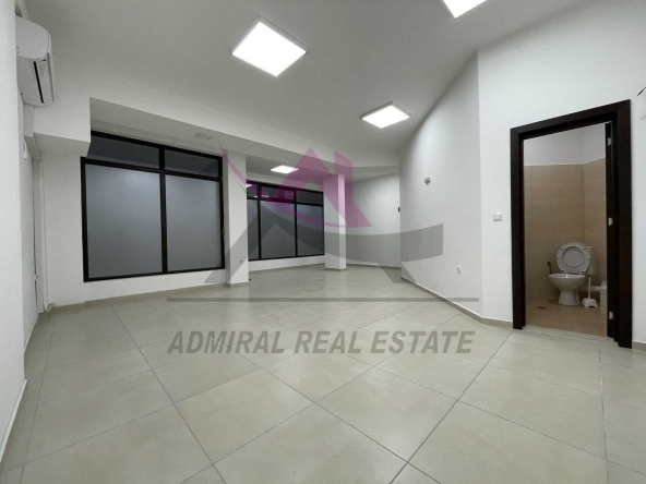 Дава се под наем Магазин в Варна, Левски - 64 кв.м за 610.98 € - Снимка #1