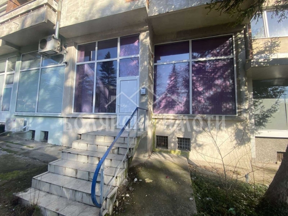 Дава се под наем Офис в Велико Търново, Център - 90 кв.м за 598.23 € - Снимка #1