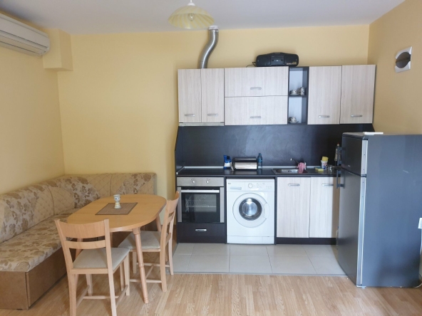 Дава се под наем Двустаен апартамент в Несебър - 60 кв.м за 408 € - Снимка #1