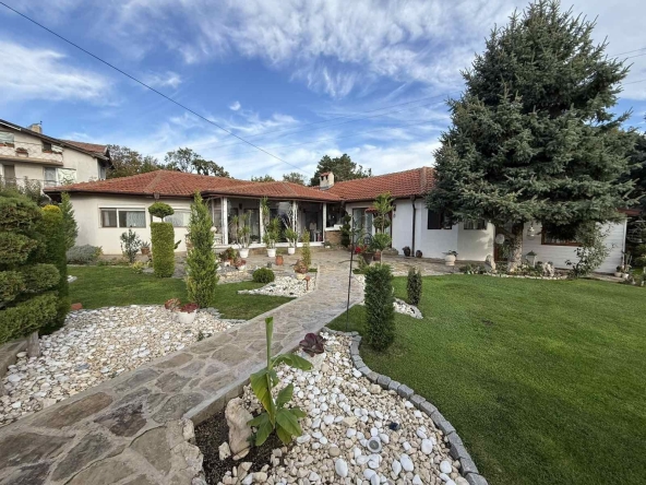 Дава се под наем Къща в Варна, м-т Траката - 55 кв.м за 510 € - Снимка #1