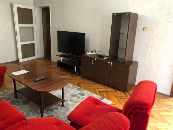 Дава се под наем Тристаен апартамент в Бургас, Център - 100 кв.м за 450 € - Снимка #1