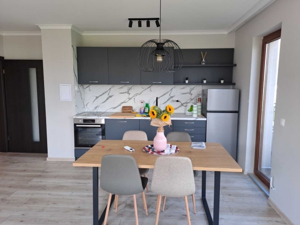 Дава се под наем Тристаен апартамент в София, Студентски град - 85 кв.м за 739.5 € - Снимка #1