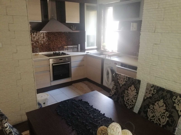 Дава се под наем Двустаен апартамент в Търговище, Вароша - 60 кв.м за 298.86 € - Снимка #1