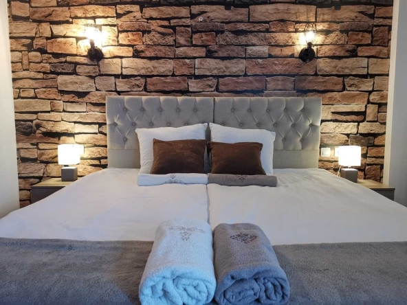 Хотел в Велинград - 684 кв.м за 284 €/кв.м - Снимка #1