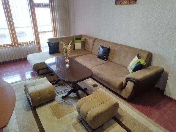 Дава се под наем Тристаен апартамент в Пазарджик, Идеален център - 105 кв.м за 348.84 € - Снимка #1