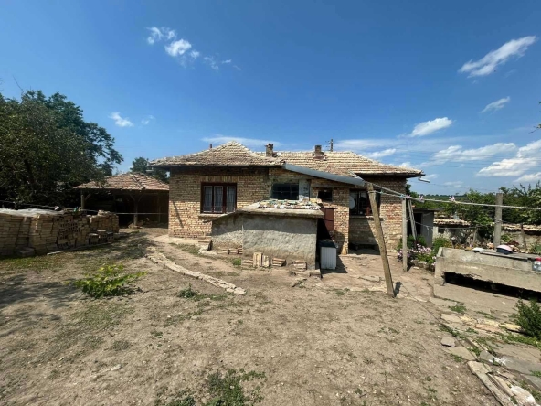 Къща в с. Ковачевец, Област Търговище - 80 кв.м за 230 €/кв.м - Снимка #1