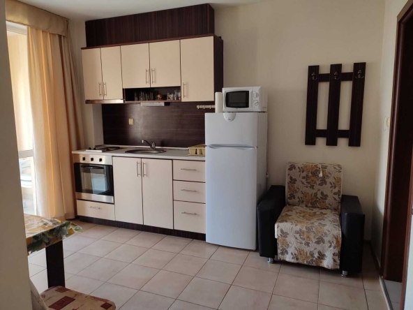 Дава се под наем Двустаен апартамент в Свети Влас - 46 кв.м за 248.88 € - Снимка #1