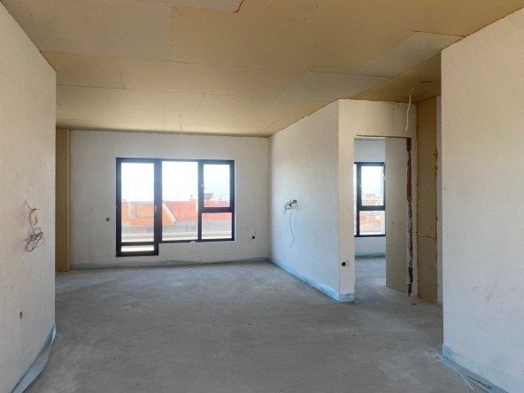 Тристаен апартамент в Карлово - 115 кв.м за 6 €/кв.м - Снимка #1