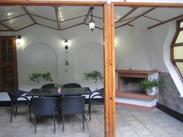 Дава се под наем Къща в Варна, Възраждане 1 - 225 кв.м за 1019.49 € - Снимка #1