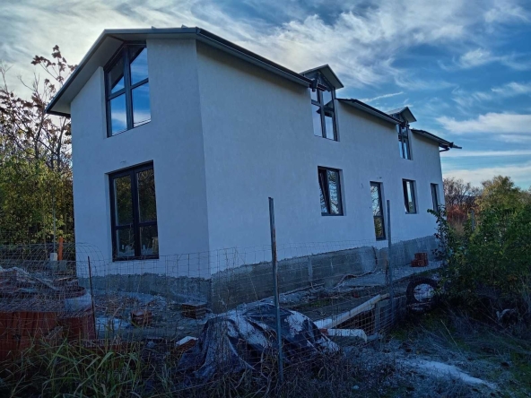 Къща в с. Марково, Област Пловдив - 160 кв.м за 1180 €/кв.м - Снимка #1