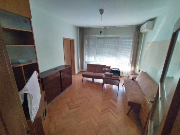 Тристаен апартамент в София, Гео Милев - 72 кв.м за 1842 €/кв.м - Снимка #1
