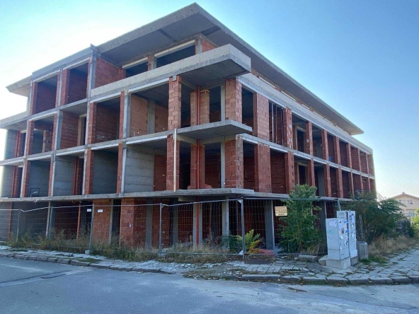 Тристаен апартамент в Карлово - 127 кв.м за 663 €/кв.м - Снимка #1