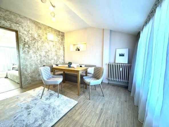 Дава се под наем Тристаен апартамент в София, Център - 80 кв.м за 847.62 € - Снимка #1