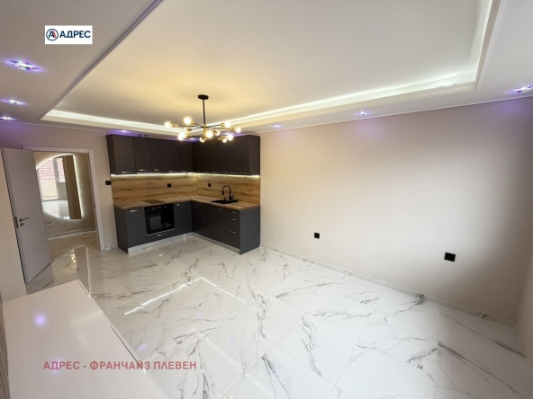 Двустаен апартамент в Плевен, Идеален център - 67 кв.м за 952 €/кв.м - Снимка #1