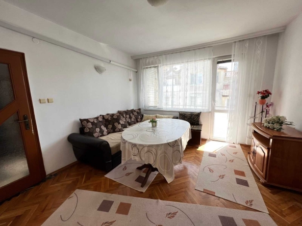 Дава се под наем Тристаен апартамент в Бургас, Център - 90 кв.м за 459 € - Снимка #1