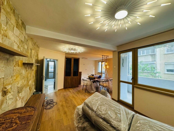 Тристаен апартамент в Бургас, Лазур - 120 кв.м за 1190 €/кв.м - Снимка #1