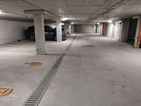 Дава се под наем Гараж / Паркомясто в София, Красна поляна 3 - 12 кв.м за 79.56 € - Снимка #1