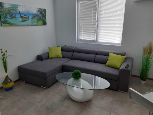 Дава се под наем Тристаен апартамент в Варна, Център - 90 кв.м за 820 € - Снимка #1