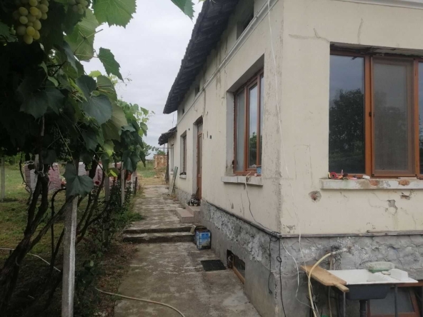 Къща в с. Руец, Област Търговище - 100 кв.м за 2015 €/кв.м - Снимка #1